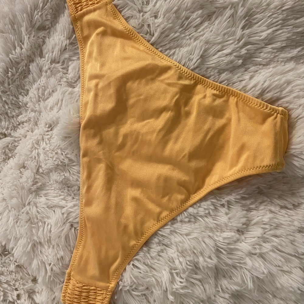 Top & Bottom Yellow bikini very flattering